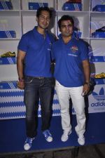 Dino Morea, Sachiin Joshi at Adidas bash in Blue Frog, Mumbai on 21st Aug 2013 (52).JPG